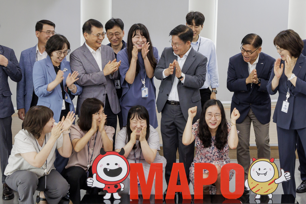 ▲박강수 마포구청장이 구민을 위해 힘쓰는 직원을 응원하기 위해 소통의 시간을 가졌다. (자료제공=마포구)