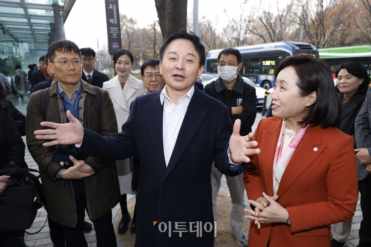 ▲원희룡 국토교통부 장관이 23일 GTX-D 강동 경유 필요성 청취를 위해 서울 강동구 고덕역을 방문해 발언하고 있다. 조현호 기자 hyunho@