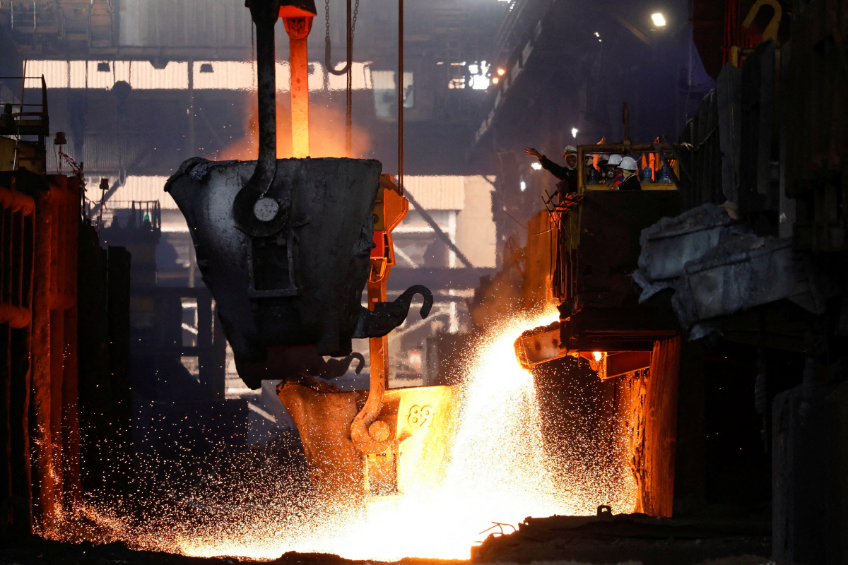 La Russie accélère la production de métaux industriels, entraînant une chute des prix du palladium et du nickel