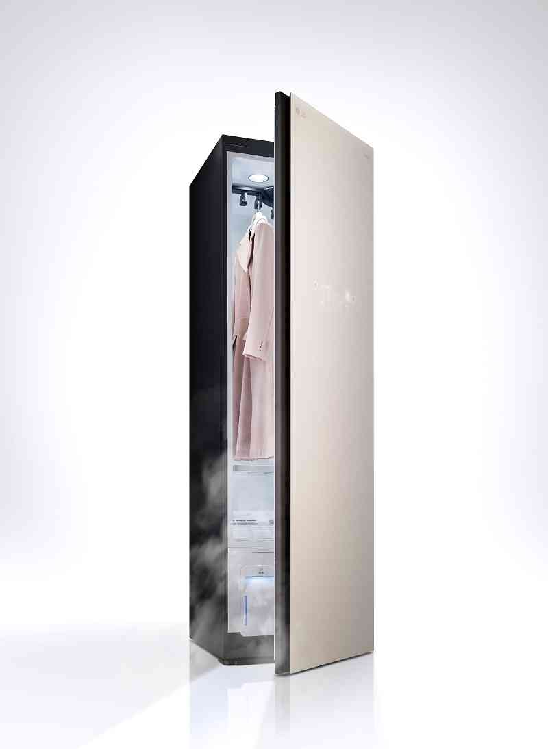 ▲트루스팀(TrueSteam) 기술이 적용된 LG스타일러 (사진제공=LG전자)