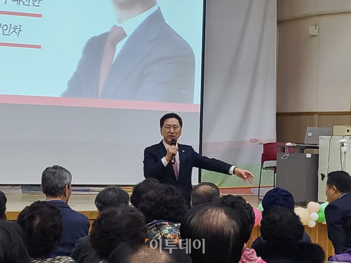 ▲국민의힘 김기현 대표가 울산 남구 선암호수노인복지관에서 의정보고회를 하고 있다. 2023. 11. 25. 이난희 기자(@nancho0907)