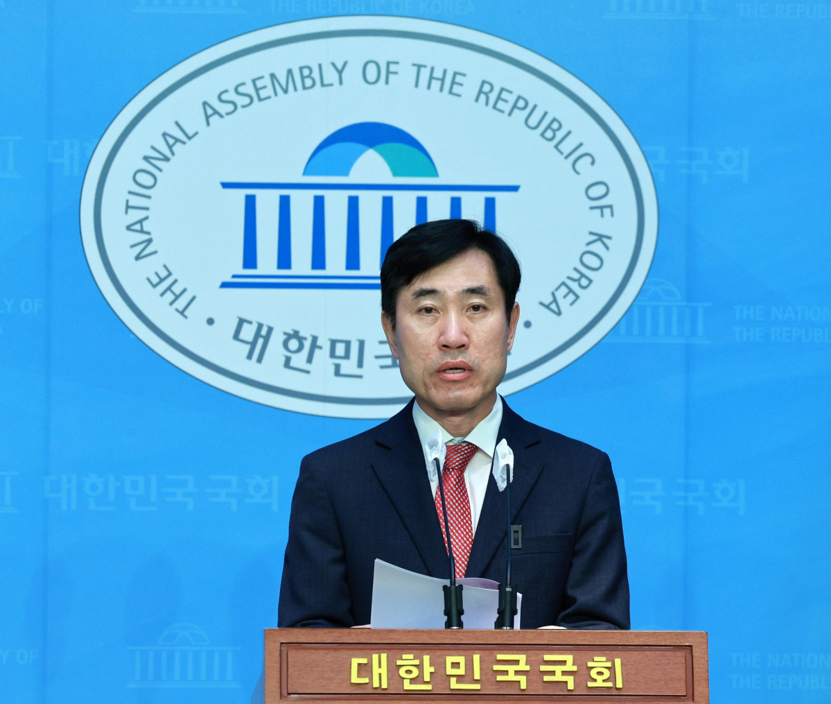 ▲[서울=뉴시스] 고범준 기자 = 하태경 국민의힘 의원이 27일 오전 서울 여의도 국회 소통관에서 서울 종로 출마 선언 기자회견을 하고 있다. 2023.11.27. bjko@newsis.com