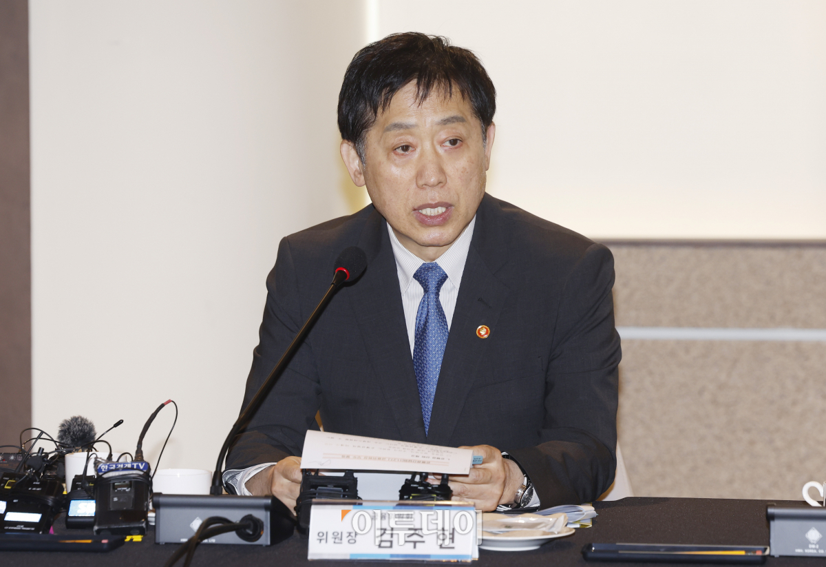 ▲김주현 금융위원회 위원장이 27일 오후 서울 중구 은행연합회에서 열린 '금융위·금감원·은행장 간담회'에서 모두발언을 하고 있다. 조현호 기자 hyunho@