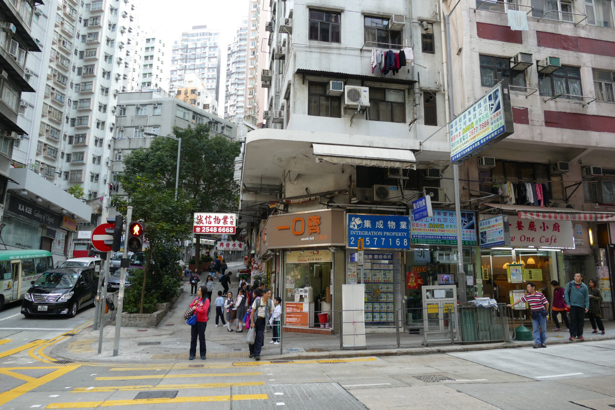 ▲홍콩 거리에 행인들이 보인다. 홍콩/뉴시스