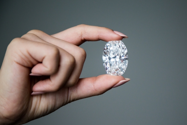 ▲2020년 9월 9일(현지시간) 미국 뉴욕에서 열린 언론 시사회에서 102캐럿의 다이아몬드가 공개됐다. (EPA/연합뉴스)
