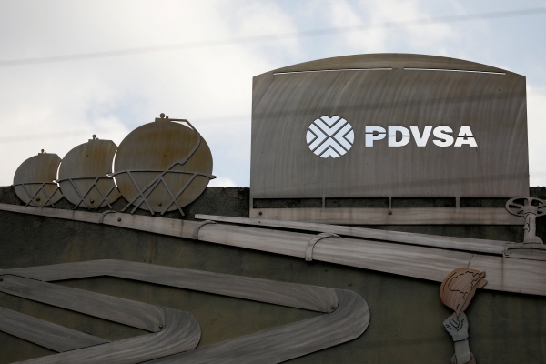 ▲베네수엘라 카라카스에 있는 국영 석유회사 PDVSA 건물 밖에 석유 작업을 묘사한 이미지가 보인다. 카라카스(베네수엘라)/로이터연합뉴스
