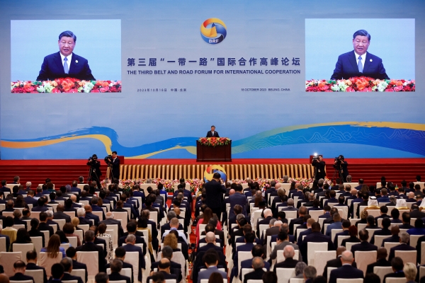 ▲시진핑 중국 국가주석이 지난달 18일 베이징에서 열린 일대일로 10주년 기념 행사에서 연설하고 있다. 베이징/로이터연합뉴스
