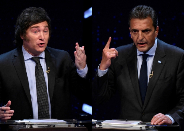▲하비에르 밀레이(왼쪽) 대선 후보와 세르히오 마사 대선 후보가 12일(현지시간) 아르헨티나 부에노스 아이레스에서 토론을 하고 있다. 부에노스아이레스/AFP연합뉴스
