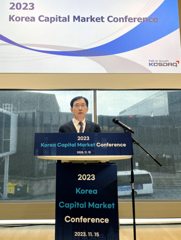 ▲민홍기 한국거래소 코스닥시장위원장이 15일(현지시각) 독일 뒤셀도르프에서 개최된 ‘2023 Korea Capital Market Conference’에서 인사말을 하고 있다. (사진= 한국거래소)
