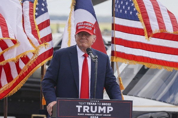 ▲도널드 트럼프 전 미국 대통령이 19일(현지시간) 텍사스주 에딘버그에서 연설을 하고 있다. 에딘버그(미국)/EPA연합뉴스
