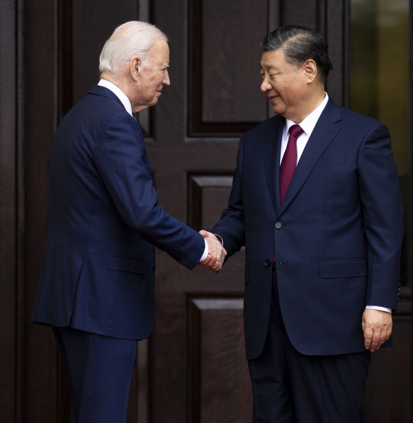 ▲조 바이든 미국 대통령과 시진핑 중국 국가주석이 지난달 15일 정상회담에 앞서 악수하고 있다. 우드사이드(미국)/AP뉴시스
