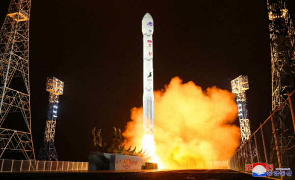 ▲북한은 22일 전날 밤 발사한 군사정찰위성 1호기 '만리경-1호'의 발사가 성공적으로 이뤄졌다고 밝혔다. (연합뉴스)