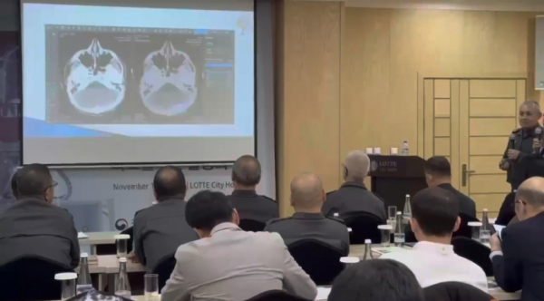 ▲제이엘케이는 우즈베키스탄 의료 관계자들을 뇌졸중 AI 솔루션의 임상 결과를 공유했다. (사진제공=제이엘케이)
