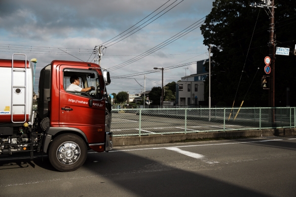 ▲일본 미시마에서 2021년 7월 24일 트럭 운전사가 담배를 피고 있다. 미시마(일본)/AP뉴시스
