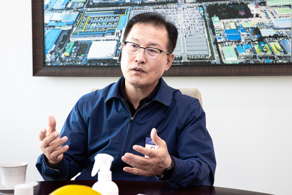 ▲임만규 현대자동차 전주공장장이 지난 1일 언론과 인터뷰하고 있다. (사진제공=현대자동차)
