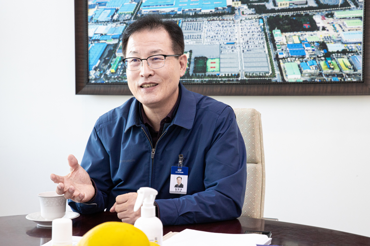 ▲임만규 현대자동차 전주공장장은 1995년 전주공장 설립을 함께했다. 2008년에는 연료전지 석사 학위를 따고 울산5공장에서 '넥쏘' 생산을 진두지휘했다. 이러한 경력을 바탕으로 최근에는 수소 상용차 생산에 주력하고 있다. (사진제공=현대자동차)