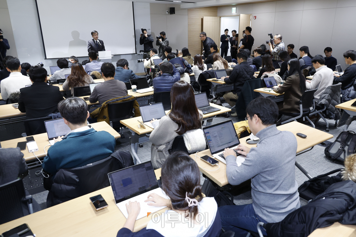 ▲최상목 경제부총리 겸 기획재정부 장관 후보자가 5일 오전 서울 중구 서민금융진흥원에서 기자간담회를 하고 있다. 조현호 기자 hyunho@