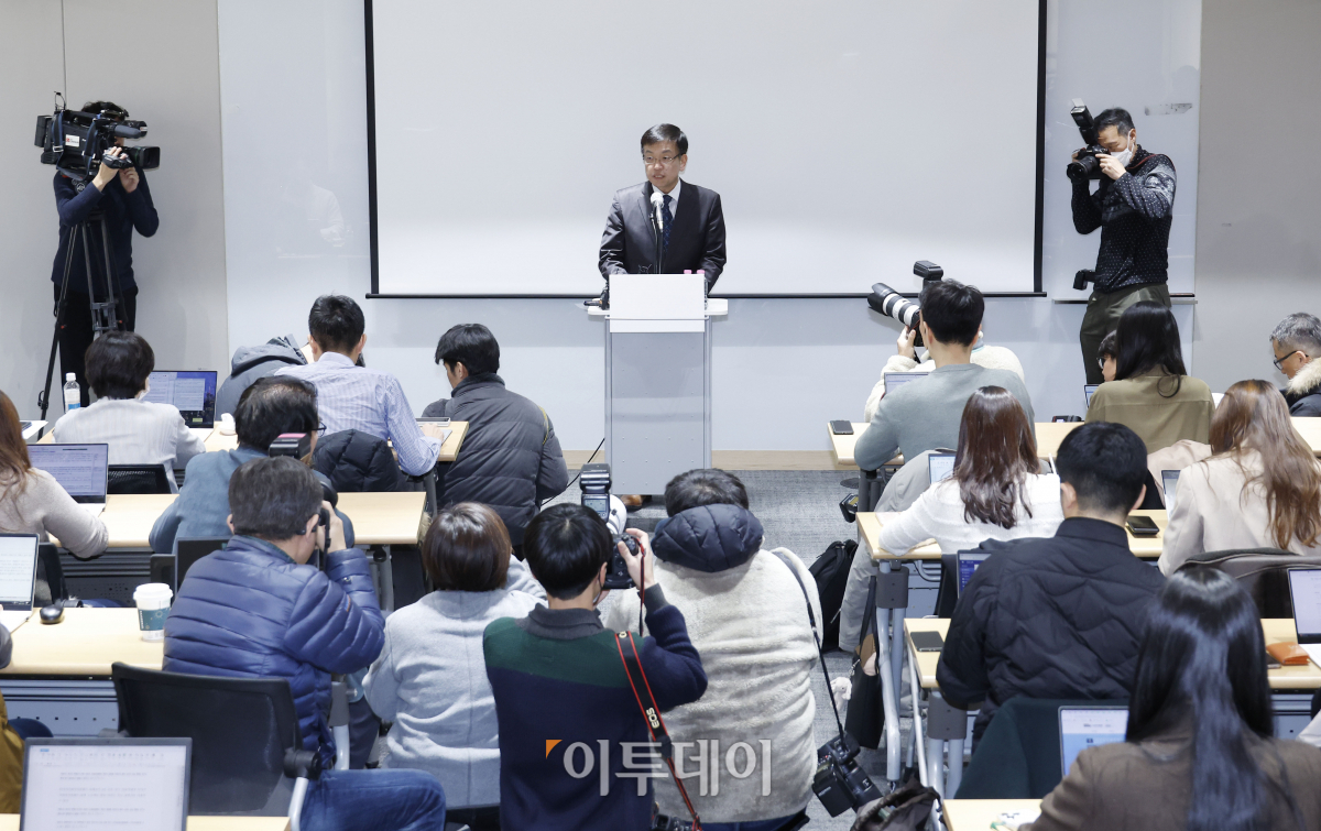 ▲최상목 경제부총리 겸 기획재정부 장관 후보자가 5일 오전 서울 중구 서민금융진흥원에서 기자간담회를 하고 있다. 조현호 기자 hyunho@