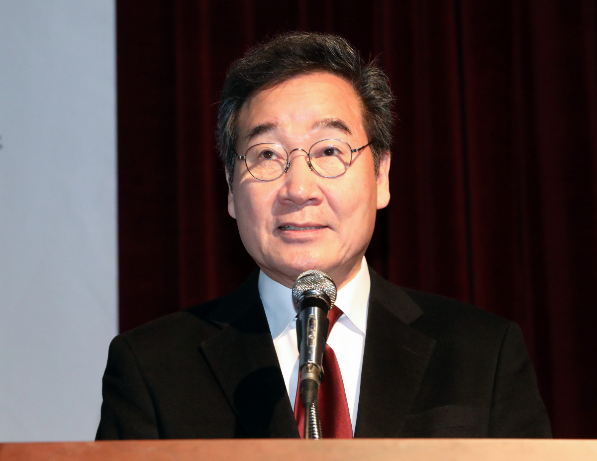 ▲<YONHAP PHOTO-1631> 기조연설 하는 이낙연 전 총리 (서울=연합뉴스) 배재만 기자 = 이낙연 전 국무총리가 28일 오전 서울 용산구 백범김구기념관에서 열린 '연대와 공생' 주최 '대한민국 위기를 넘어 새로운 길로' 포럼에서 기조연설을 하고 있다. 2023.11.28 scoop@yna.co.kr/2023-11-28 10:58:06/<저작권자 ⓒ 1980-2023 ㈜연합뉴스. 무단 전재 재배포 금지.>