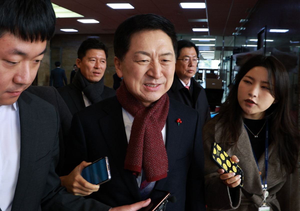 ▲김기현 국민의힘 대표가 5일 오전 서울 여의도 국회에서 취재진 질문을 받으며 이동하고 있다. (뉴시스)