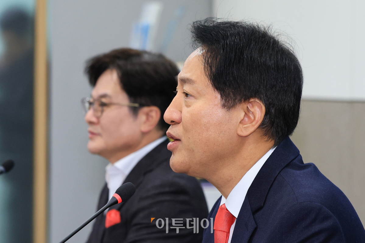 ▲오세훈 서울시장이 7일 오전 서울 중구 서울시청 영상회의실에서 열린 서울-김포 기후동행카드 업무협약식에서 인사말을 하고 있다. 조현호 기자 hyunho@