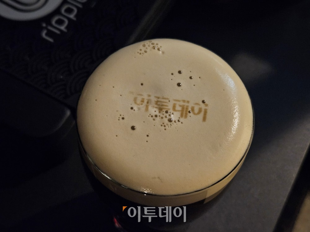 ▲기네스 하프탭을 통해 추출한 기네스 맥주. (문현호 기자 m2h@)