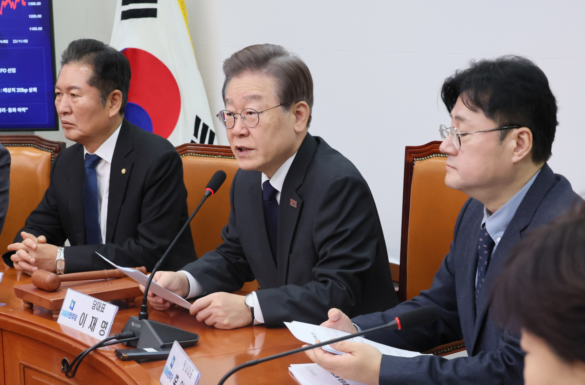 ▲<YONHAP PHOTO-3273> 발언하는 이재명 대표 (서울=연합뉴스) 이정훈 기자 = 더불어민주당 이재명 대표가 8일 국회에서 열린 최고위원회의에서 발언하고 있다. 2023.12.8 uwg806@yna.co.kr/2023-12-08 09:20:48/<저작권자 ⓒ 1980-2023 ㈜연합뉴스. 무단 전재 재배포 금지.>