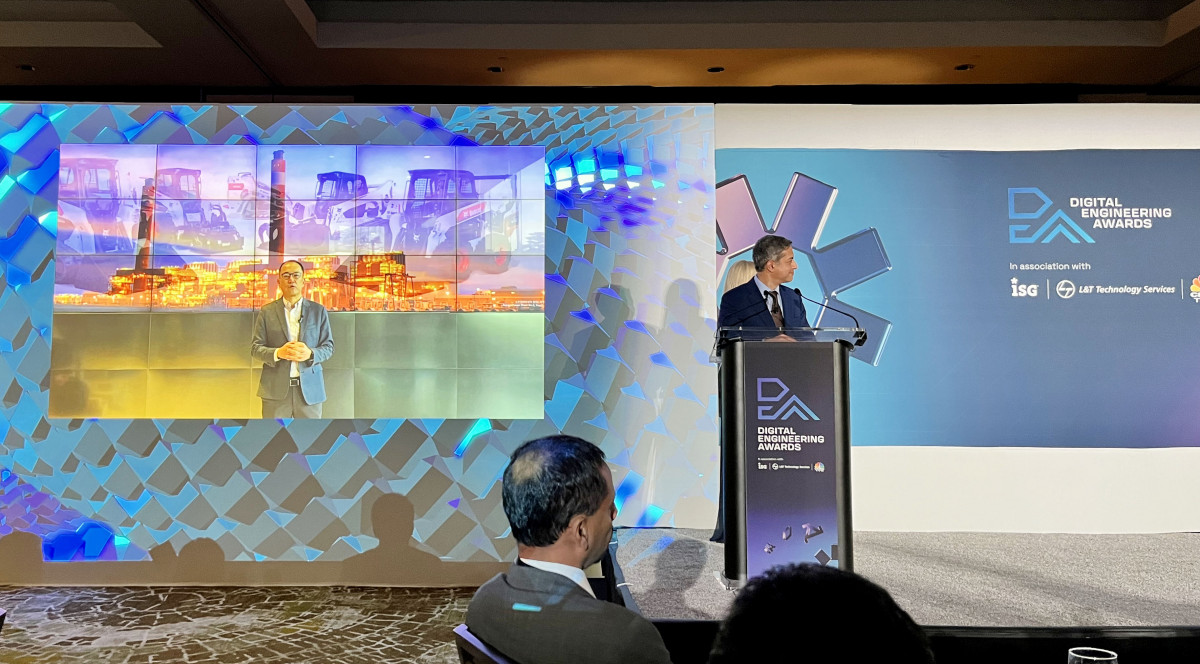 ▲오명환 두산그룹 디지털총괄본부 부사장이 영상을 통해 수상 소감을 발표하고 있다. (사진제공=두산그룹)