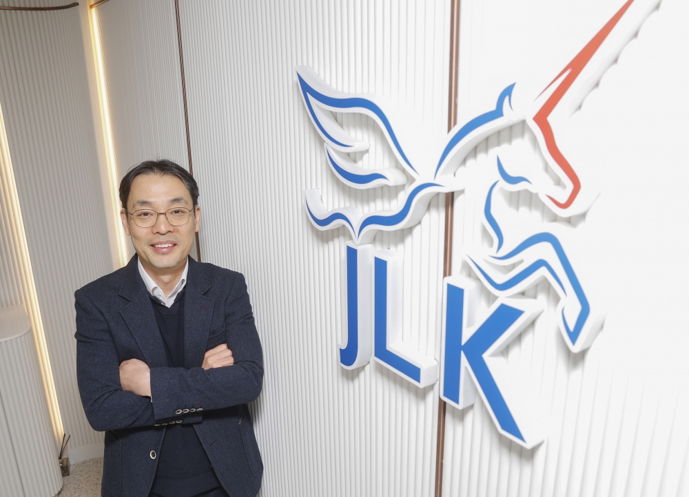 Kim Dong-min, PDG de JLK, “Nous faisons d’une pierre deux coups : réaliser des bénéfices et entrer aux États-Unis.” [메디컬 줌인]
