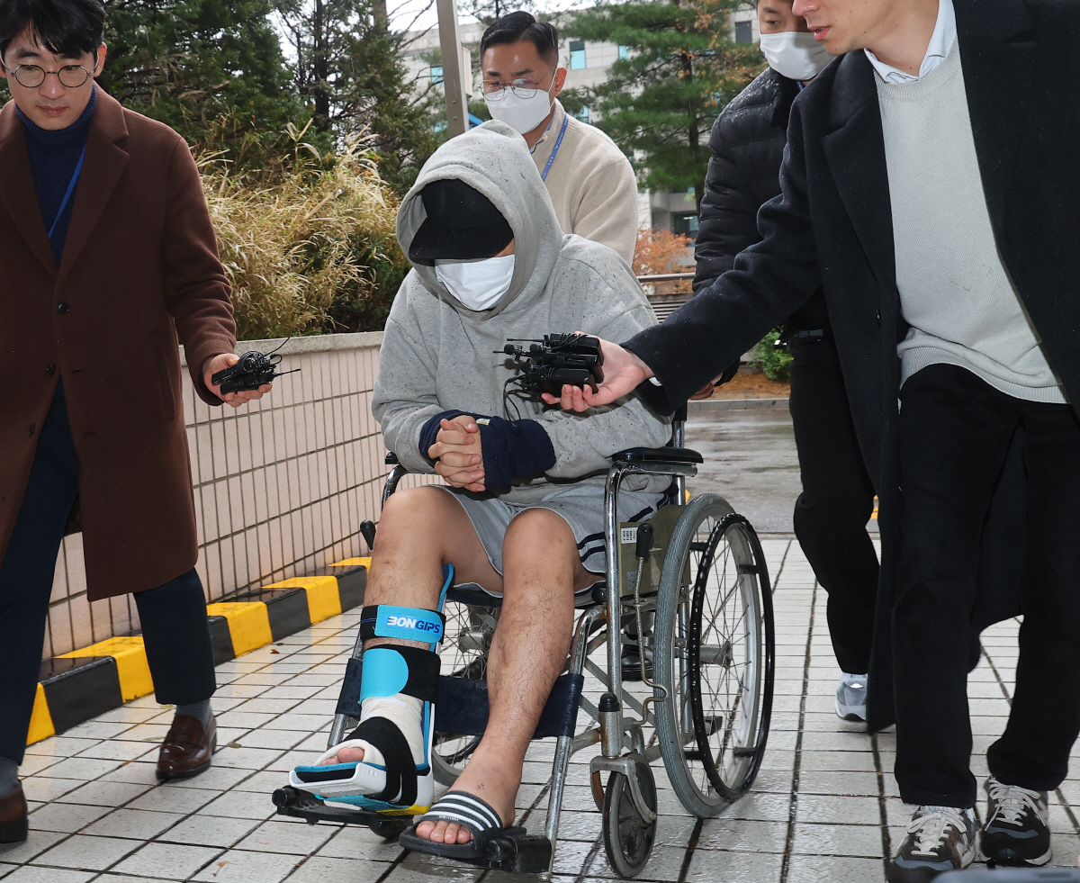 ▲인천지법을 방문한 A 씨. A씨는 9일 오전 여성 집에 침입해 숨어있다가 성폭행을 시도했다. (연합뉴스)
