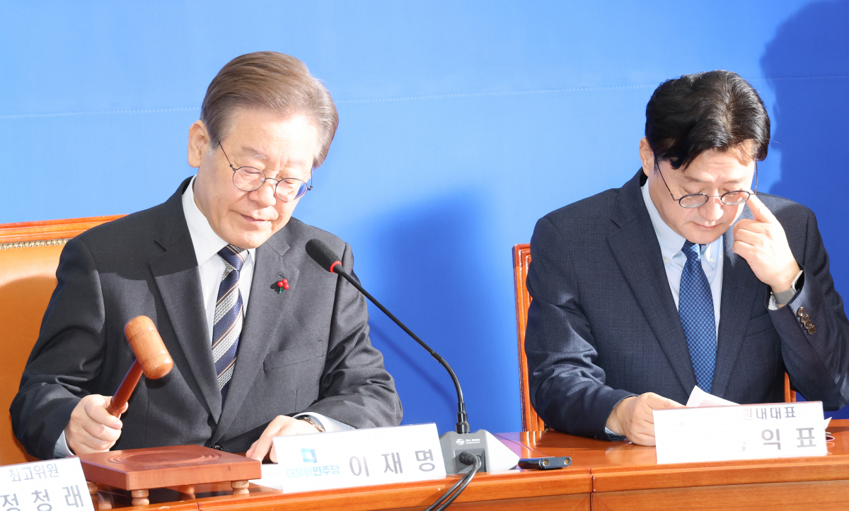 ▲<YONHAP PHOTO-3272> 더불어민주당 최고위    (서울=연합뉴스) 한상균 기자 = 더불어민주당 이재명 대표가 11일 국회에서 최고위원회의를 하고 있다. 2023.12.11    xyz@yna.co.kr/2023-12-11 09:56:02/<저작권자 ⓒ 1980-2023 ㈜연합뉴스. 무단 전재 재배포 금지.>