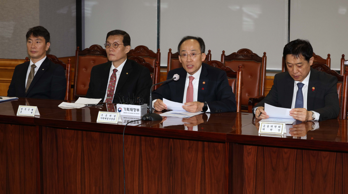 ▲추경호 부총리 겸 기획재정부 장관이 14일 서울 중구 은행회관에서 열린 비상거시경제금융회의를 마치고 발언하고 있다. 신태현 기자 holjjak@