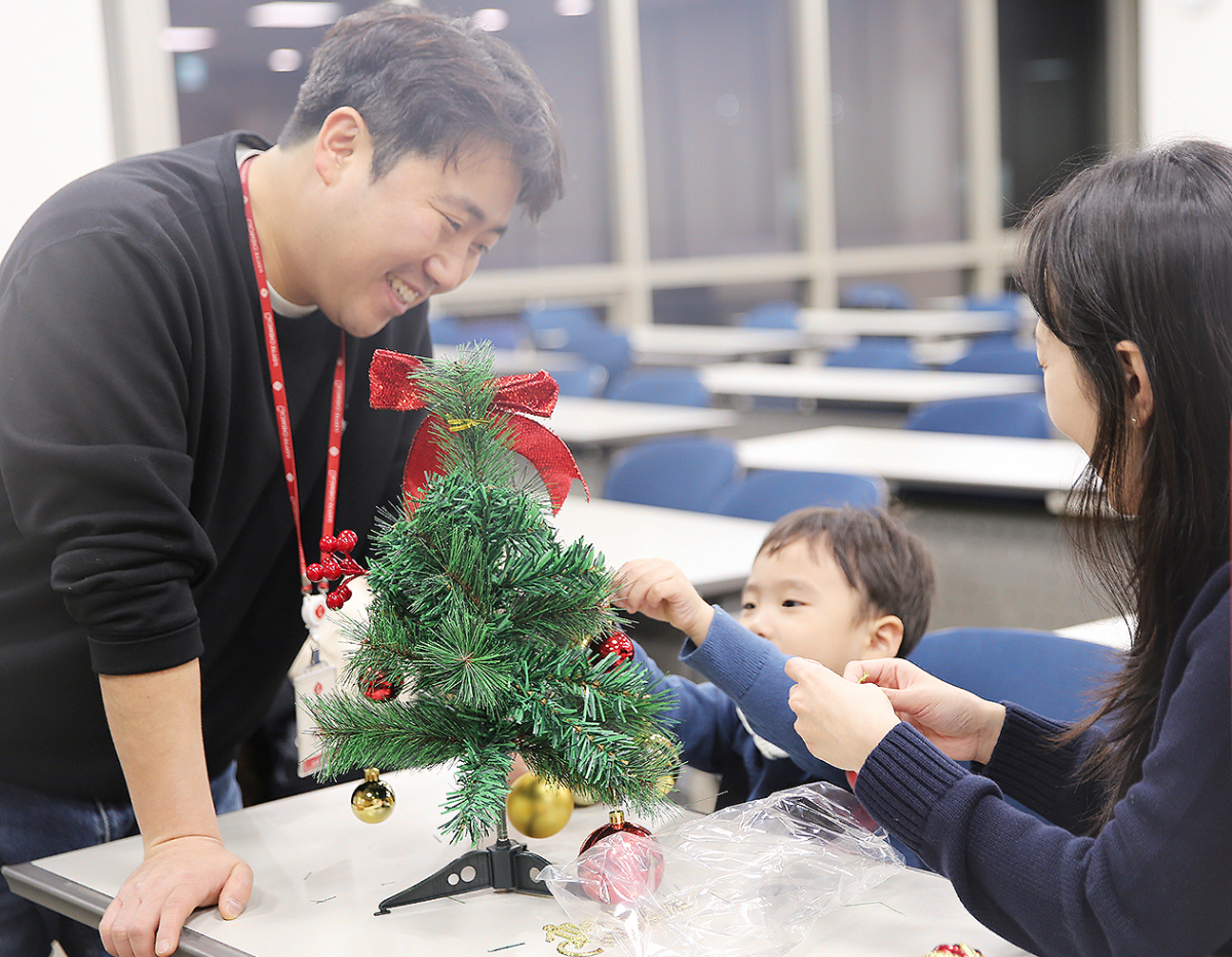 ▲13일 진행된 '마법회사 롯데케미칼 패밀리데이(Family Day)’ (사진제공=롯데케미칼)