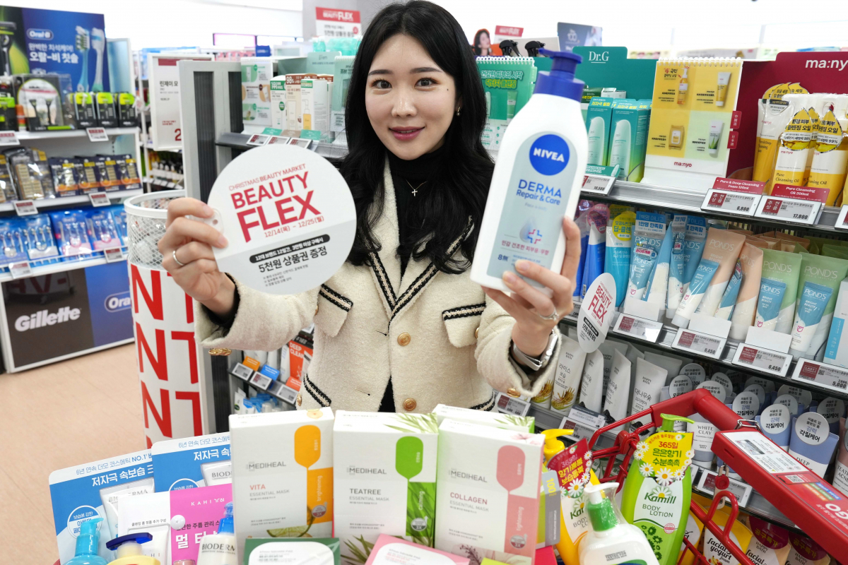 ▲롯데마트 제타플렉스 서울역점 롭스플러스 매장에서 뷰티플렉스 행사를 진행한다. (사진제공=롯데마)