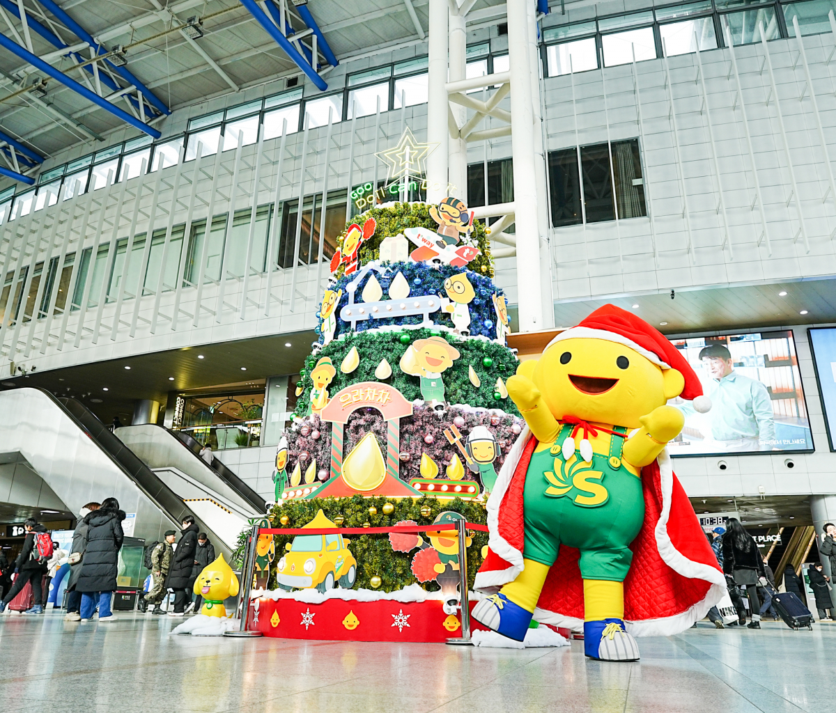 ▲서울역에 설치된 구도일 트리 (사진제공=에쓰오일(S-OIL))