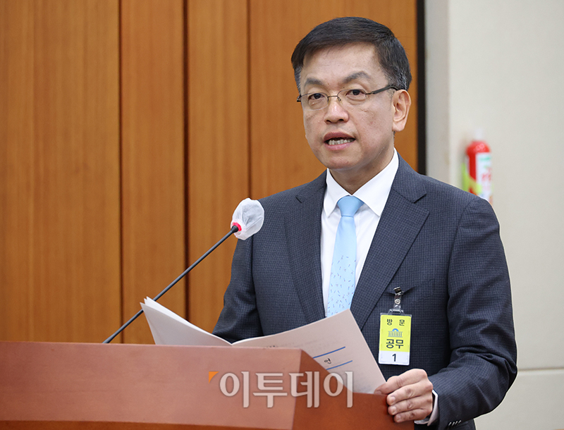 ▲최상목 경제부총리 겸 기획재정부 장관 후보자가 19일 서울 여의도 국회에서 열린 인사청문회에서 모두발언을 하고 있다.. 고이란 기자 photoeran@