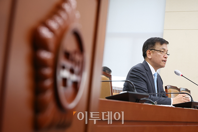 ▲최상목 경제부총리 겸 기획재정부 장관 후보자가 19일 서울 여의도 국회에서 열린 인사청문회에서 의원 질의에 답하고 있다. 고이란 기자 photoeran@