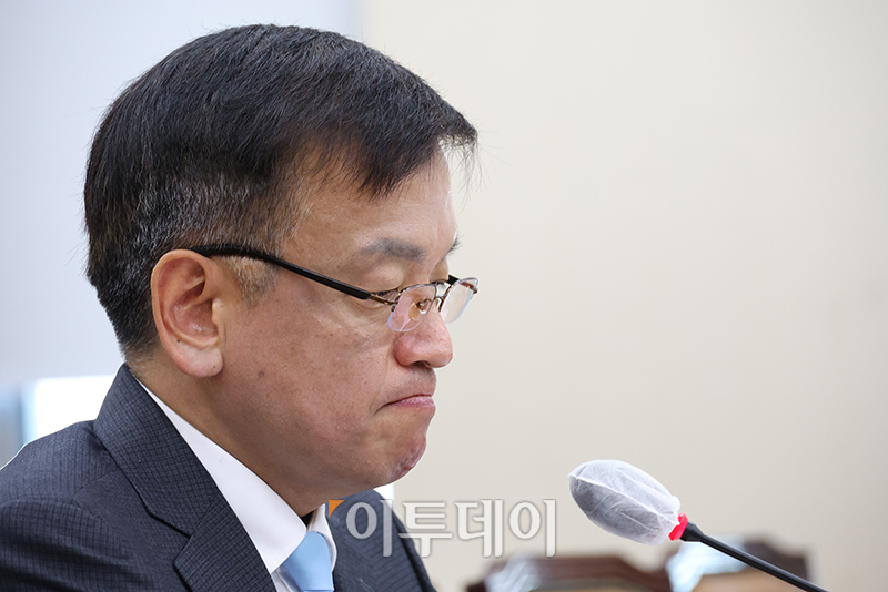 ▲최상목 경제부총리 겸 기획재정부 장관 후보자가 19일 서울 여의도 국회에서 열린 인사청문회에서 생각에 잠겨있다. 고이란 기자 photoeran@