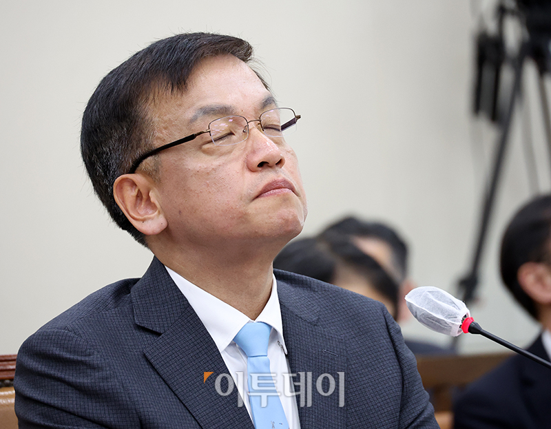 ▲최상목 경제부총리 겸 기획재정부 장관 후보자가 19일 서울 여의도 국회에서 열린 인사청문회에서 생각에 잠겨있다. 고이란 기자 photoeran@