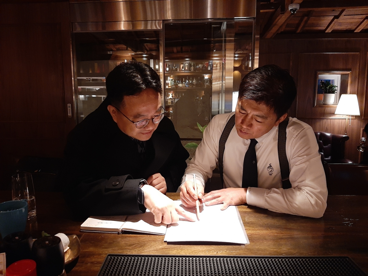 ▲경영혁신 외식서비스 지원사업을 통해 현장 컨설팅을 받고 있는 외식업체. (사진제공=한국농수산식품유통공사(aT))