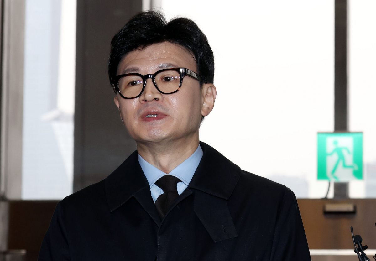 ▲[서울=뉴시스] 조성봉 기자 = 한동훈 법무부 장관이 19일 오후 서울 국회 입구에서 ‘국민의힘 비대위원장' 관련 취재진의 질문에 답변하고 있다. 2023.12.19. suncho21@newsis.com