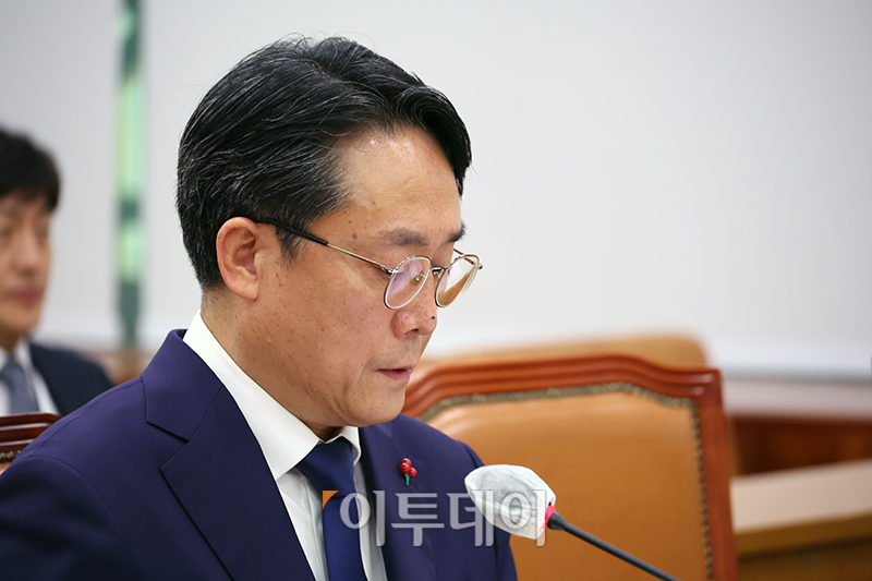 ▲강도형 해양수산부 장관 후보자가 19일 서울 여의도 국회에서 열린 청문회에서 의원 질의에 답하고 있다. 고이란 기자 photoeran@