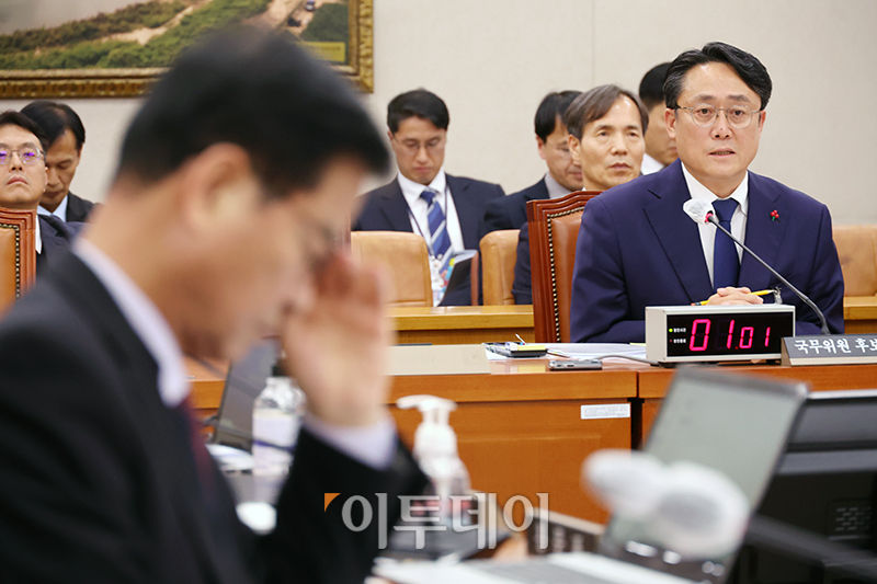 ▲강도형 해양수산부 장관 후보자가 19일 서울 여의도 국회에서 열린 청문회에서 의원 질의에 답하고 있다. 고이란 기자 photoeran@