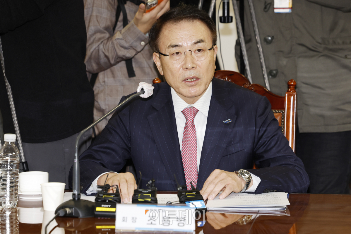 ▲조용병 은행연합회장이 21일 오전 서울 중구 은행회관에서 열린 은행권 민생금융지원 간담회에서 모두발언을 하고 있다. 조현호 기자 hyunho@