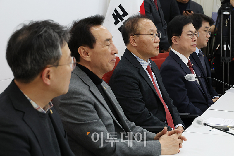 ▲윤재옥 국민의힘 당대표 권한대행 겸 원내대표가 21일 서울 여의도 국회에서 긴급 현안 관련 기자간담회를 하고 있다. 고이란 기자 photoeran@