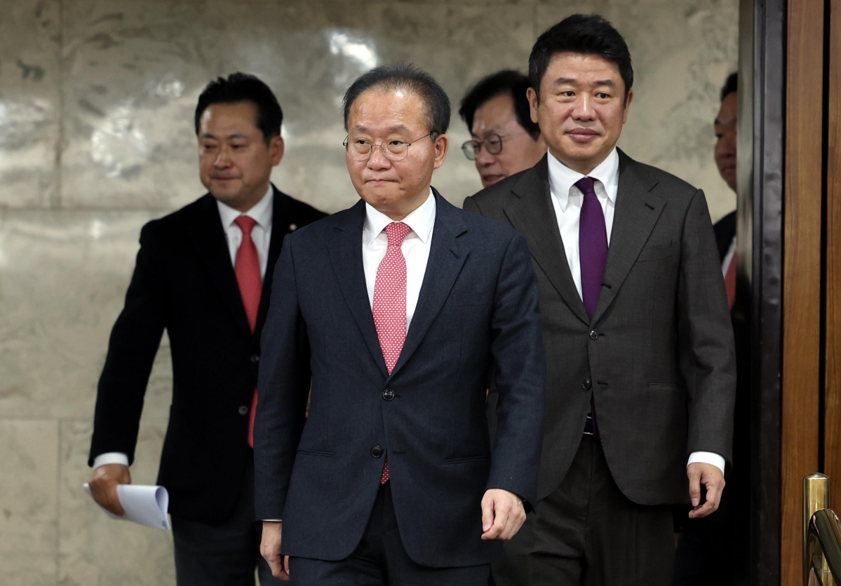 ▲윤재옥 국민의힘 당 대표 권한대행 겸 원내대표가 22일 오전 서울 여의도 국회에서 열린 원내대책회의에 참석하고 있다.  (뉴시스)