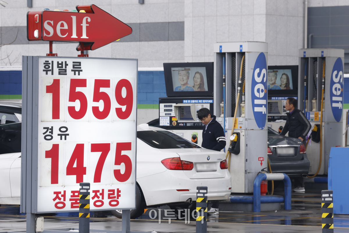 ▲서울 시내의 한 주유소에 유가정보가 게시돼 있다.  (조현호 기자 hyunho@)