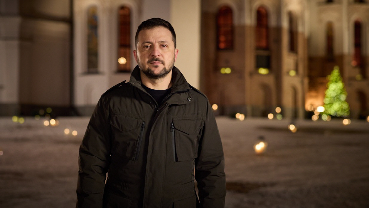 ▲볼로디미르 젤렌스키 우크라이나 대통령이 24일(현지시간) 크리스마스를 기념해 대국민 연설을 하고 있다. 사진제공 우크라이나 대통령실