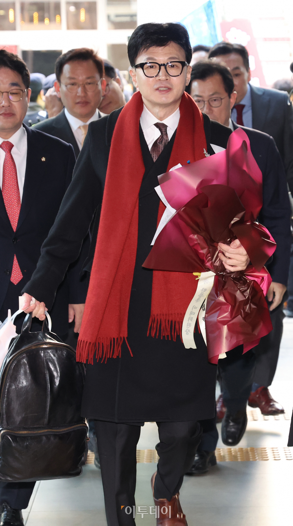 ▲한동훈 국민의힘 비상대책위원장이 26일 오후 서울 여의도 국민의힘 중앙당사에서 열리는 취임식에 참석하기 위해 들어가고 있다. 조현호 기자 hyunho@