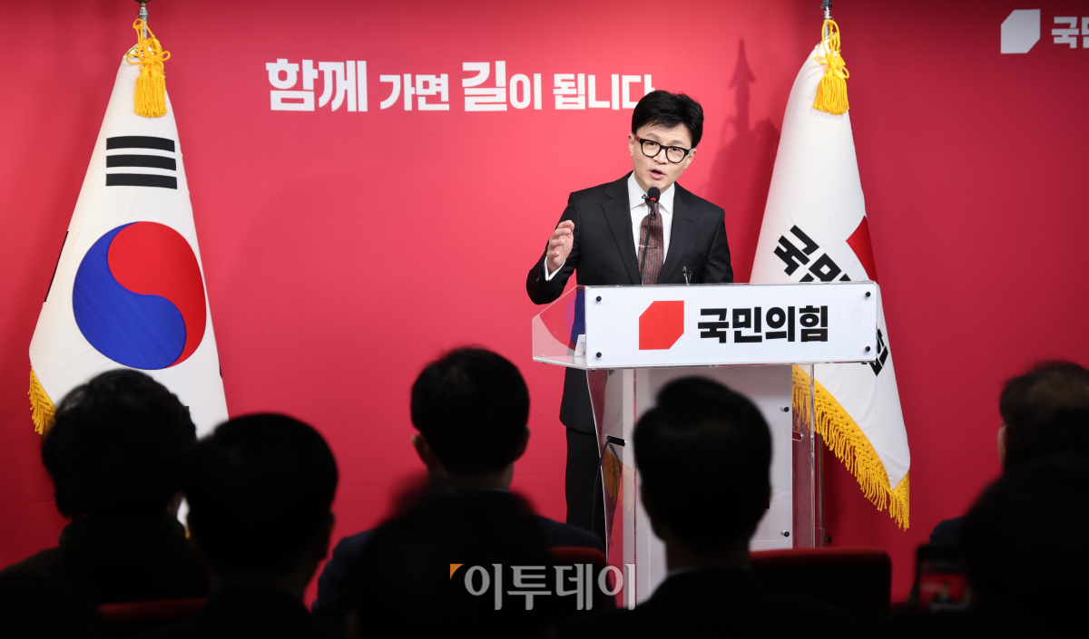 ▲한동훈 국민의힘 비상대책위원장이 26일 오후 서울 여의도 국민의힘 중앙당사에서 비상대책위원장 임명 수락 연설을 하고 있다. 조현호 기자 hyunho@